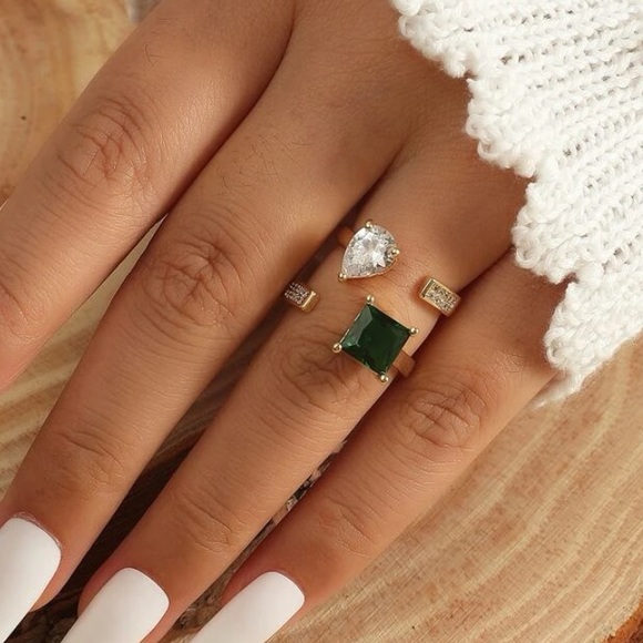 EMERALD GREEN GOLD ZIRCON RING - Picture 2 of 3